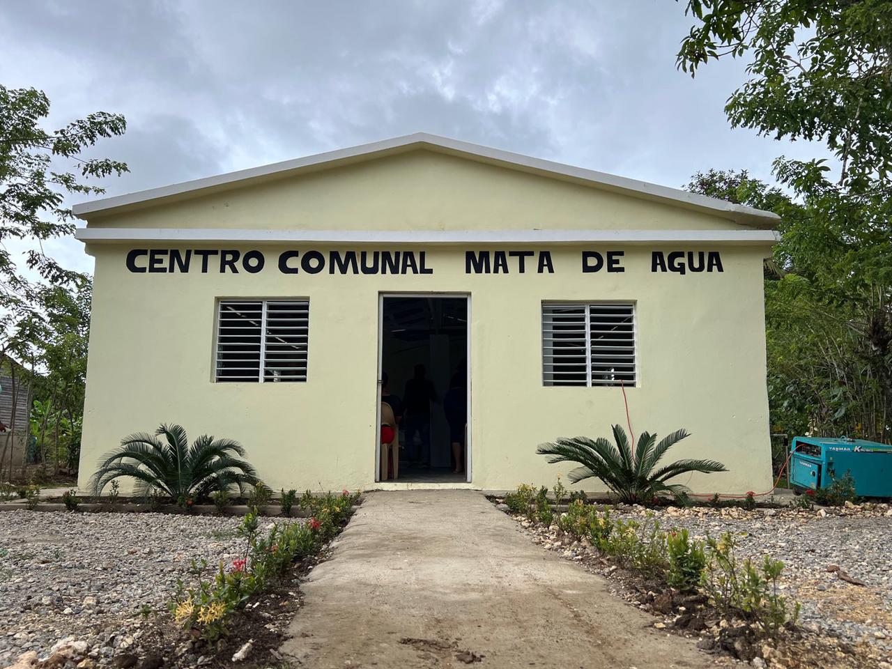 Inauguran centro comunal en la comunidad mata de Agua